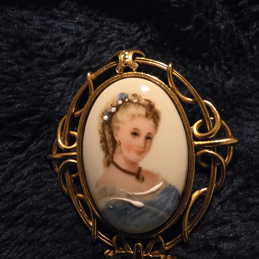 Vintage Limoges France Handpainted Elegant Gold and Blue Cameo Brooch 2" EUC